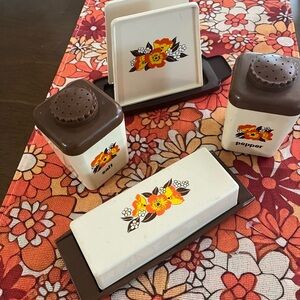 1970s Vintage salt and pepper set